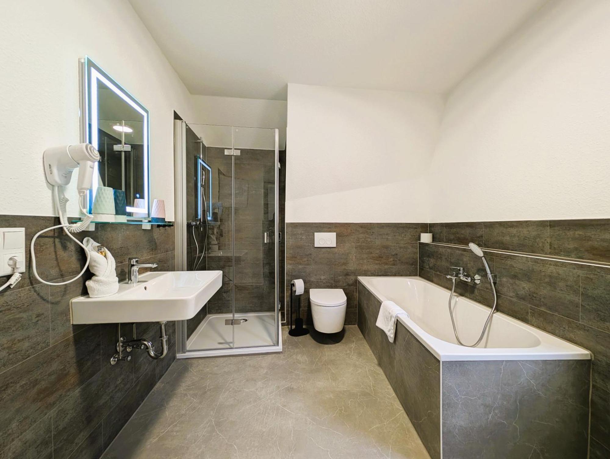 Bohnapartments - Topfmarkt Xxl Suiten - Neu In Top Zentrumslage, Vollausstattung, Wlan, Parkplaetze Ilmenau Buitenkant foto